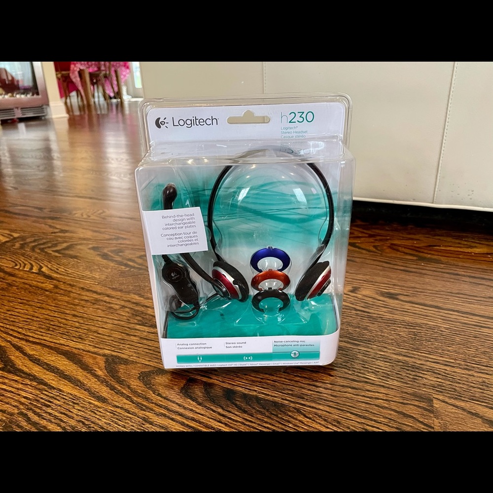 NEW Logitech Stereo Headset h230 NIB